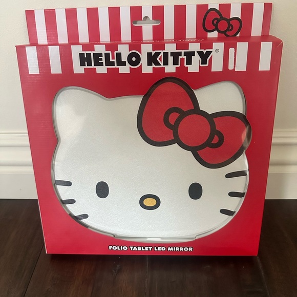 Hello Kitty Folio Tablet LED Mirror - Picture 2 of 5